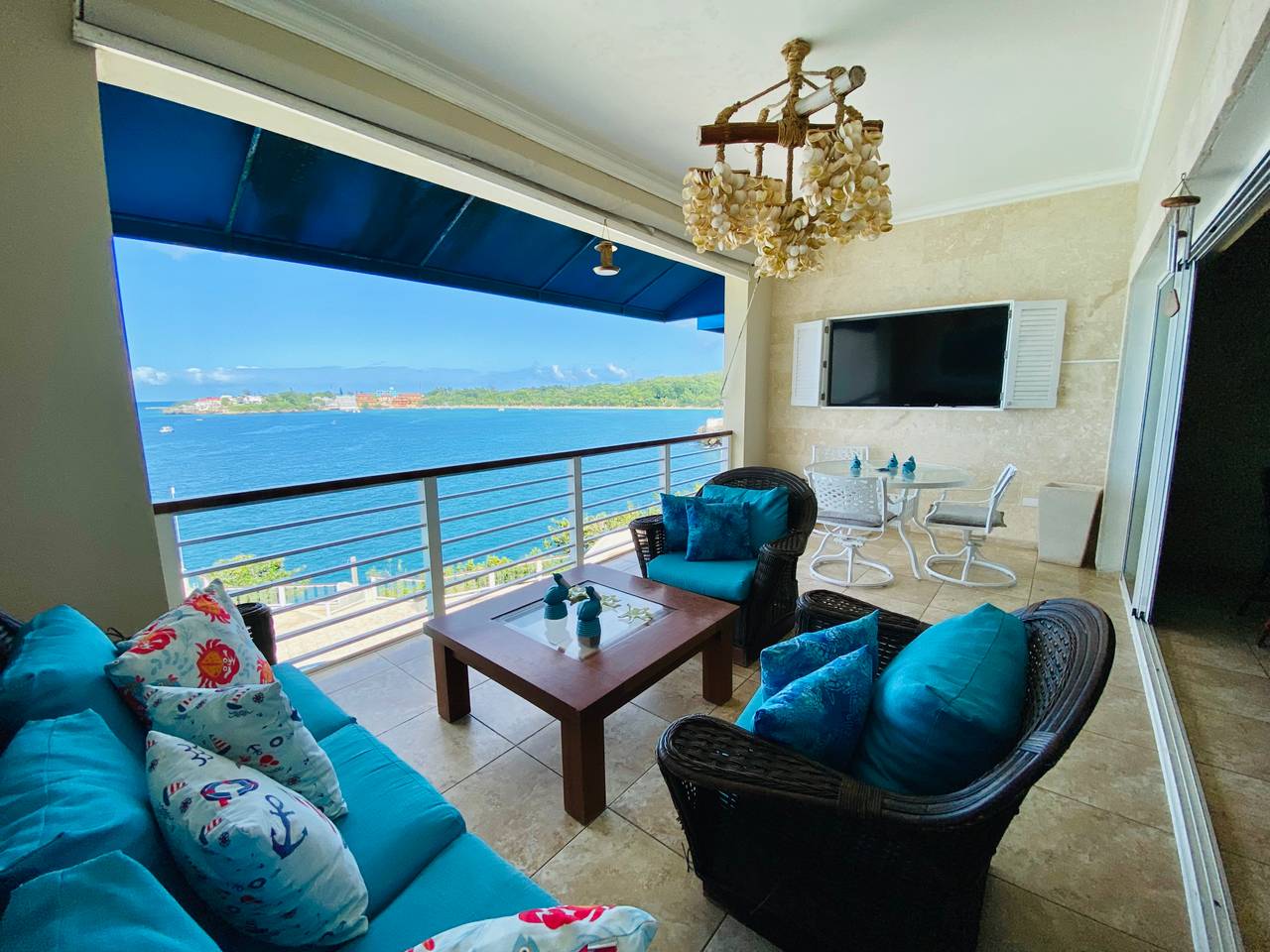 Penthouse de 4 Habitaciones con la Mejor Vista a la Bahía de Sosúa Disponible para Venta!