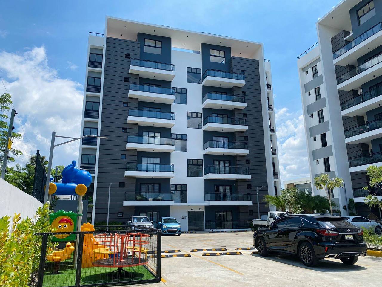 Nuevo y Moderno Penthouse de 3 Habitaciones con Terraza Privada, Gimnasio y Piscina de Venta próximo a Los Laureles!