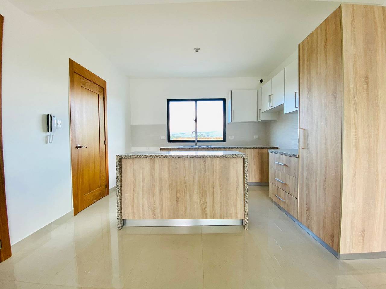Penthouse con 4 Habitaciones, 2 Parqueos y Terraza Privada de Venta en Villa María!