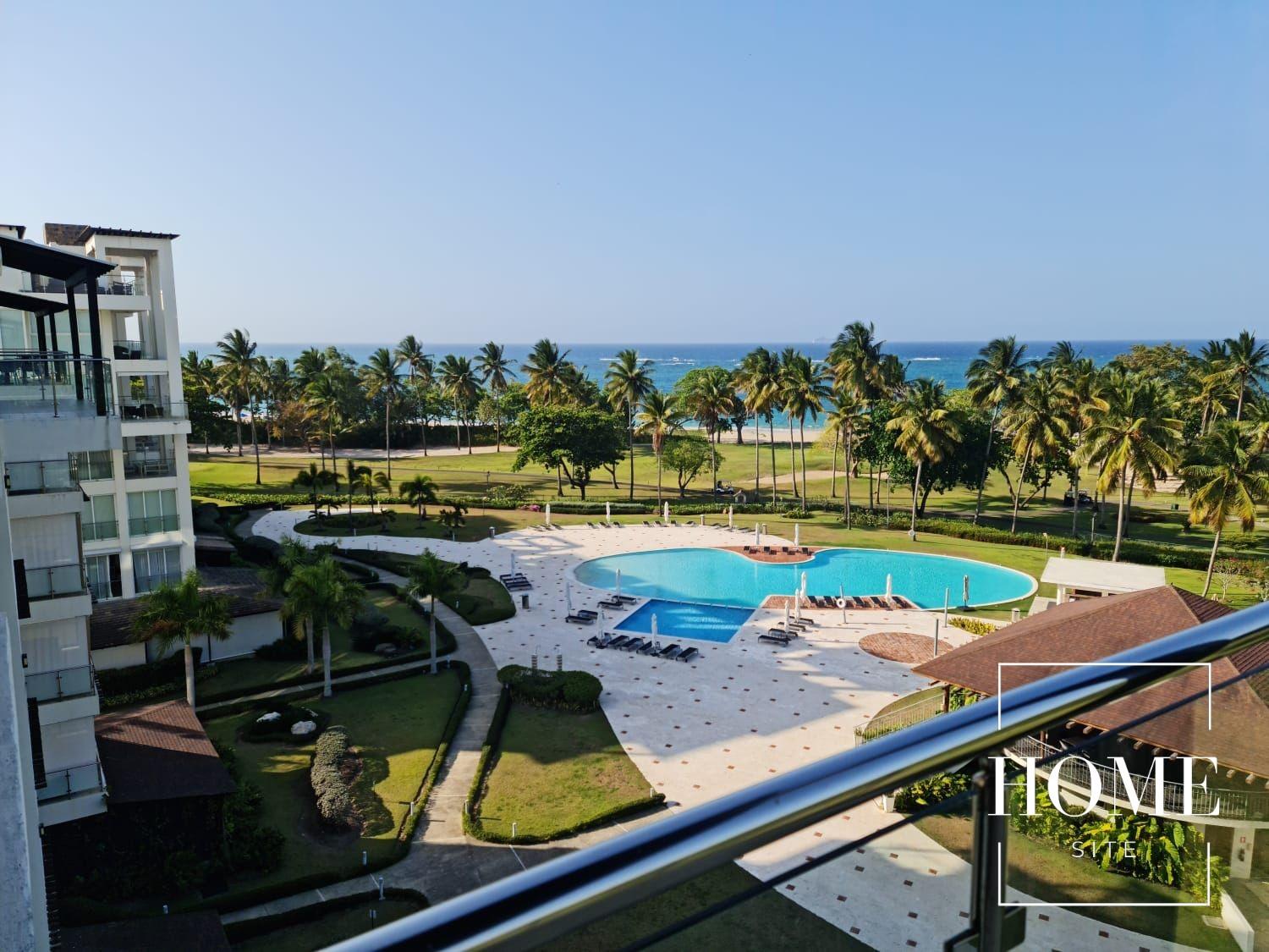 Lujoso y Exclusivo Penthouse Frente al Mar con 4 Habitaciones y Terraza Privada de Venta en lo Mejor de Playa Dorada!