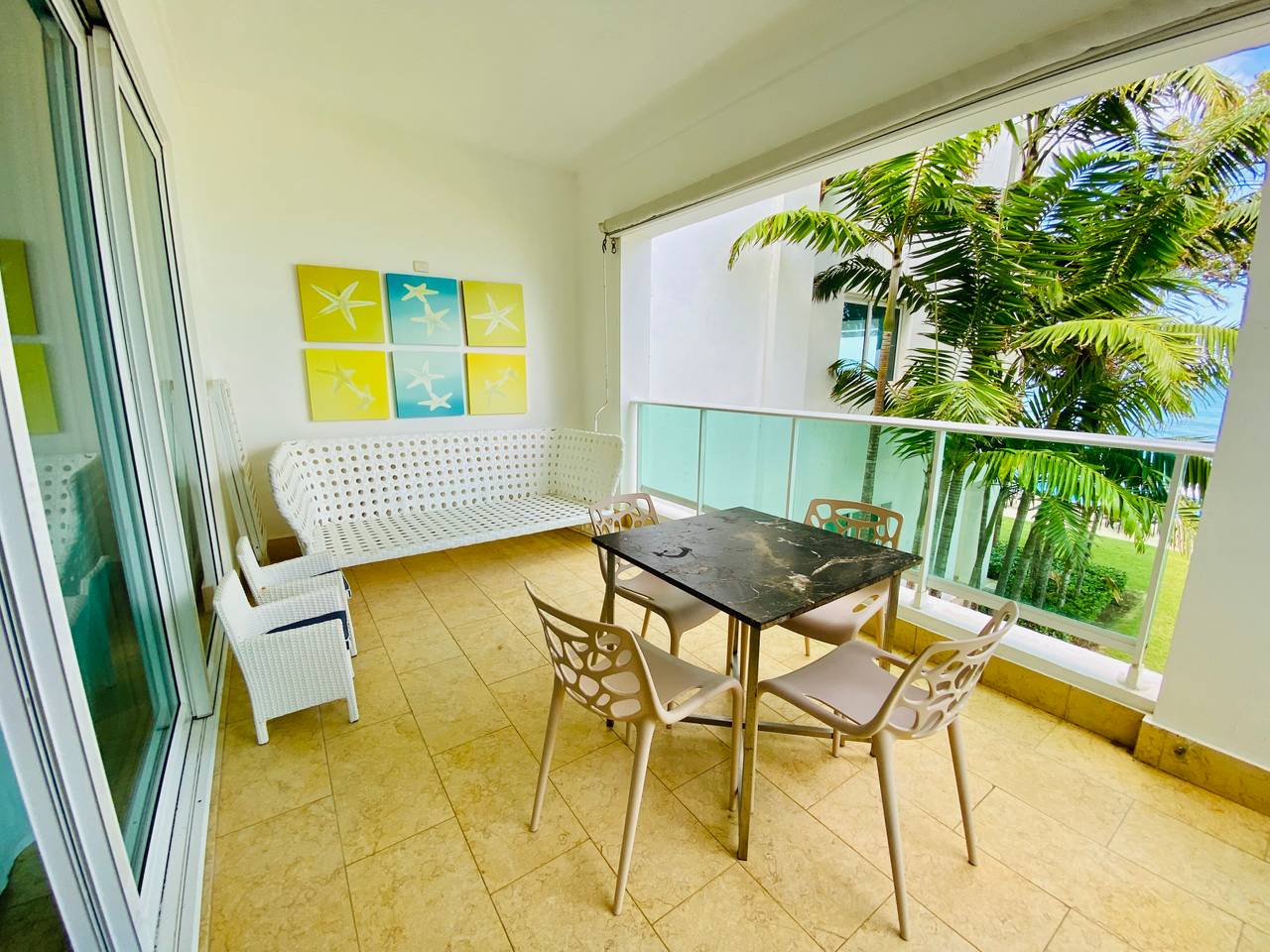 Apartamento de 3 Habitaciones con Vista al Mar de Venta frente a Playa Semi-Privada de Sosúa!