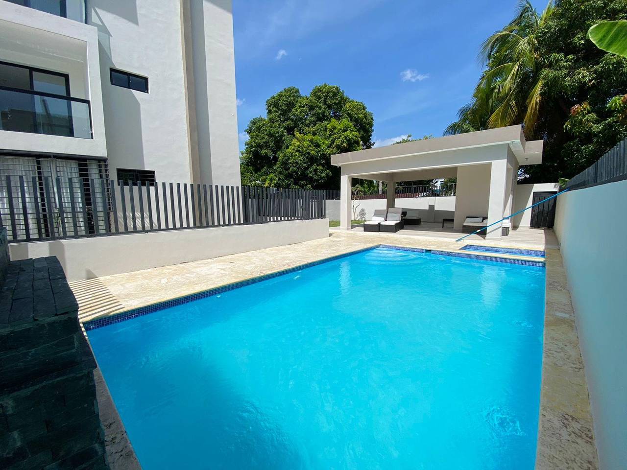 Grandiosos Apartamentos Nuevos con 3 Habitaciones, Piscina y 2 Parqueos de Venta en Los Llanos de Gurabo!