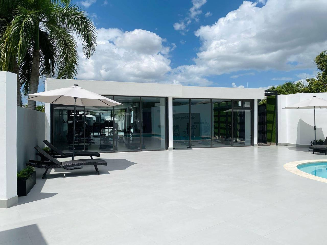 Amplios Apartamentos de Lujo con 3 Habitaciones, Piscina y Gimnasio de Venta en Cerro Hermoso!