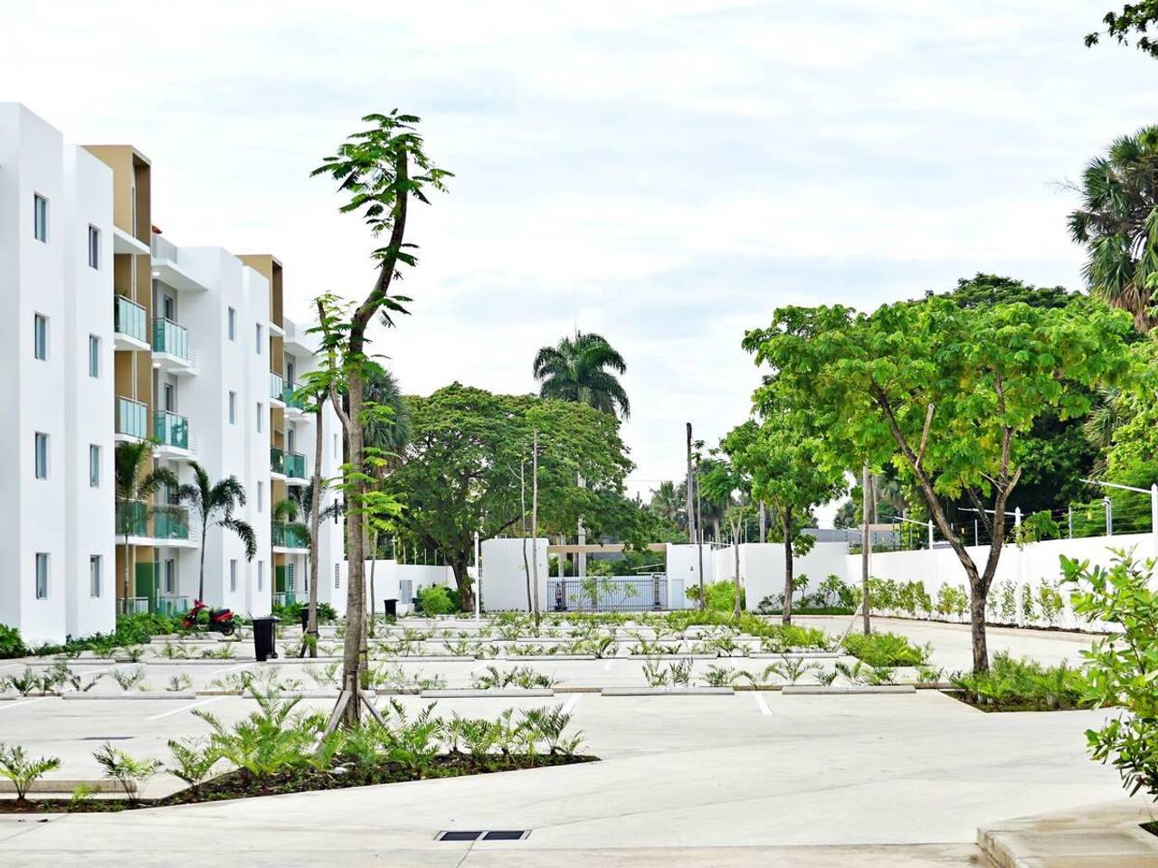 Delicados Apartamentos de 3 Habitaciones y 2 Parqueos de Venta en Proyecto con Piscina y Terraza próximo a Los Laureles!