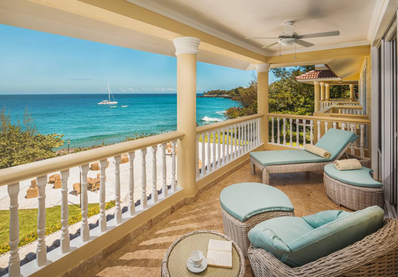 Exclusive Beachfront Penthouse with Private Jacuzzi and a Breathtaking Ocean View for Sale in Sosua!