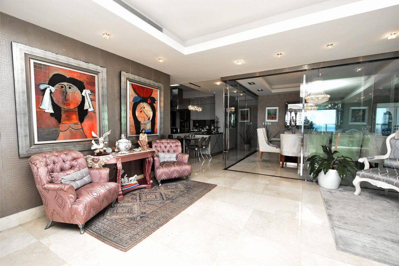 Joya de Apartamento en 13vo Nivel con Vista al Mar, 3 Habitaciones y 3 Parqueos Soterrados de Venta en Los Cacicazgos!