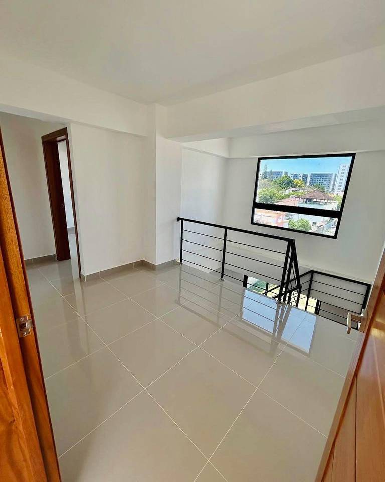 Penthouse a Estrenar con Terraza Privada, 3 Habitaciones y 2 Parqueos Techados de Venta en la Urb. Jardines del Sur, Av. Hispanoamericana!