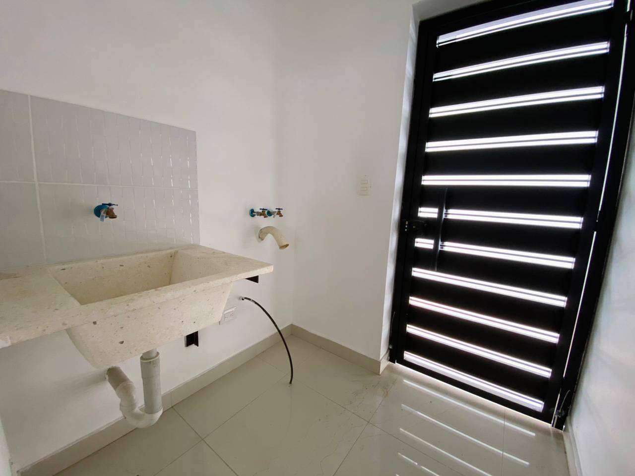 Amplios Apartamentos con 3 Habitaciones y 2 Parqueos Paralelos de Venta en Los Alamos!