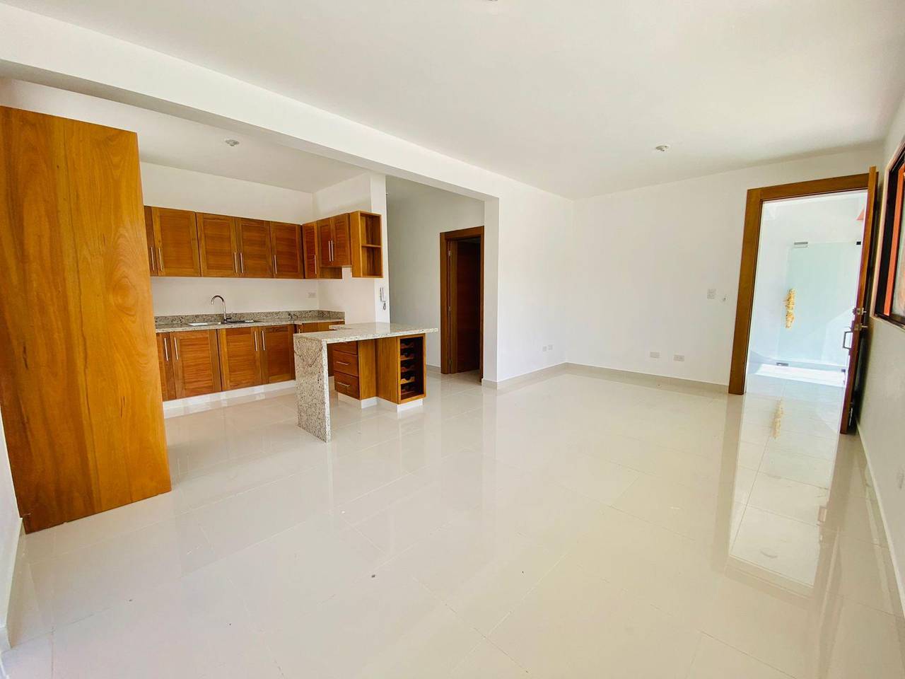 Prácticos y Funcionales Apartamentos de 3 Habitaciones de Venta en el Embrujo 3ero!