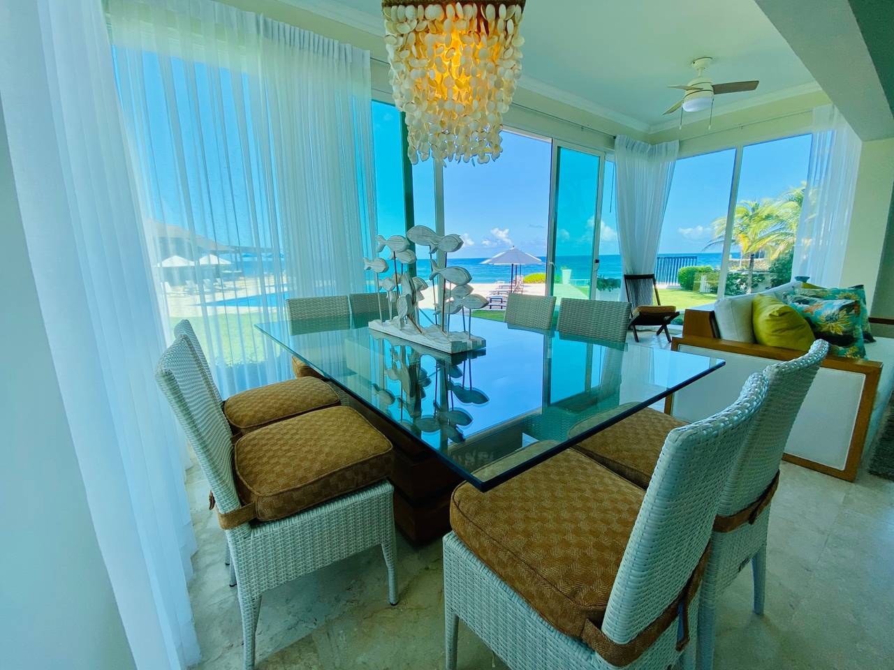 Apartamento Primer Nivel con Vista al Mar de Venta frente a Playa Semi-Privada de Sosúa!