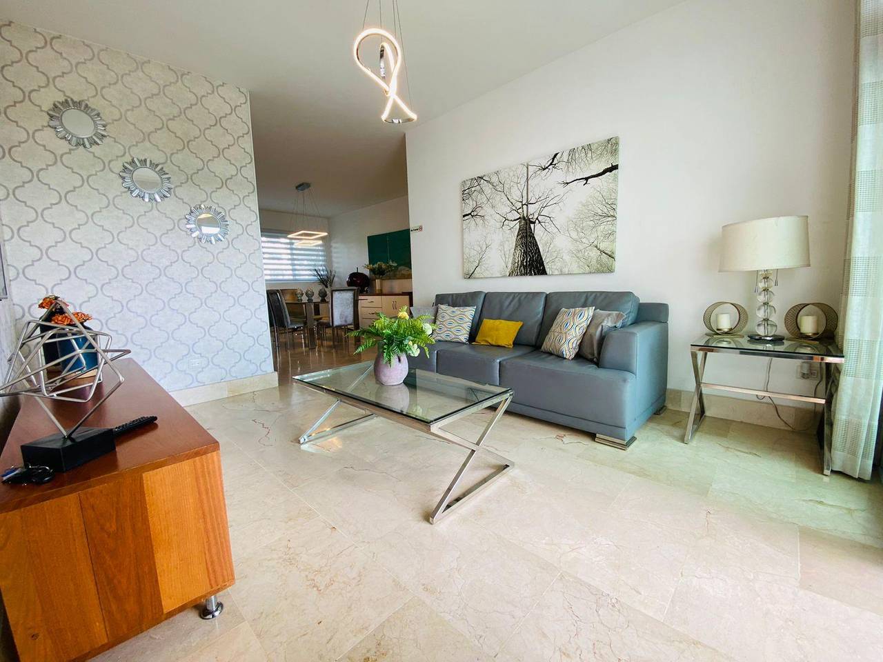 Apartamento Completamente Amueblado con 3 Habitaciones, 2 Parqueos y Piscina de Venta en Rincón Largo!