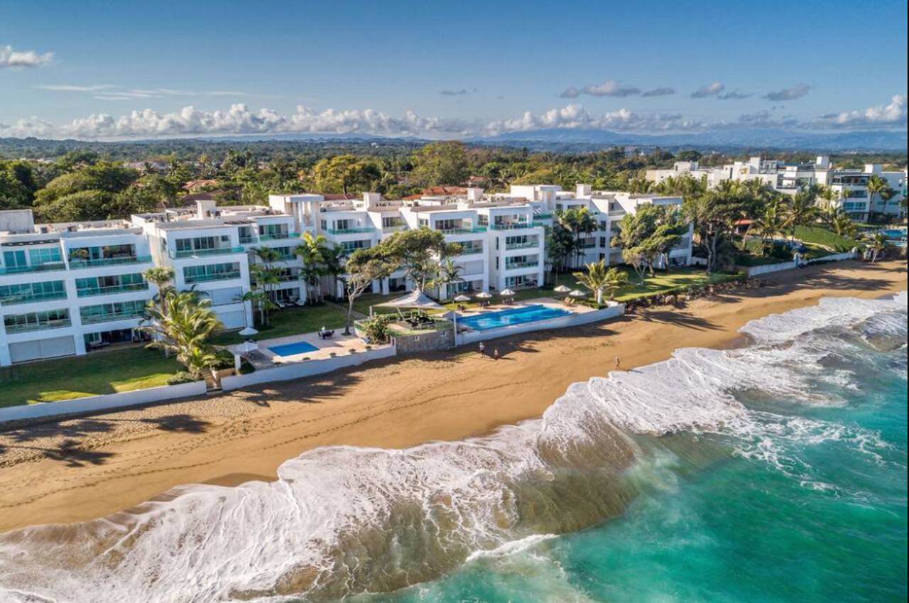 Apartamento de 3 Habitaciones con Vista al Mar de Venta frente a Playa Semi-Privada de Sosúa!