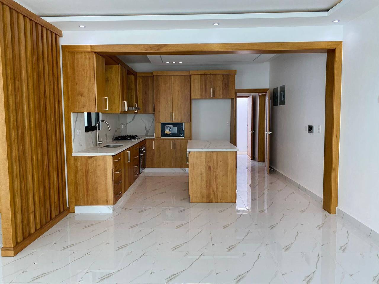 Moderna Casa con Habitación en Planta Baja y 2 Cocinas con Línea Blanca Incluida de Venta en Villa María!