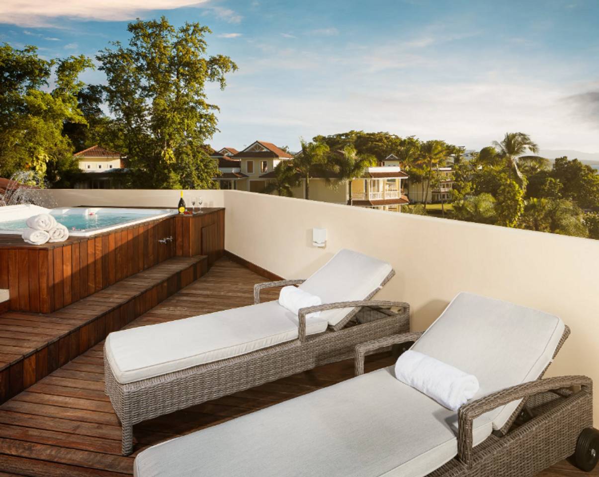 Exclusive Beachfront Penthouse with Private Jacuzzi and a Breathtaking Ocean View for Sale in Sosua!
