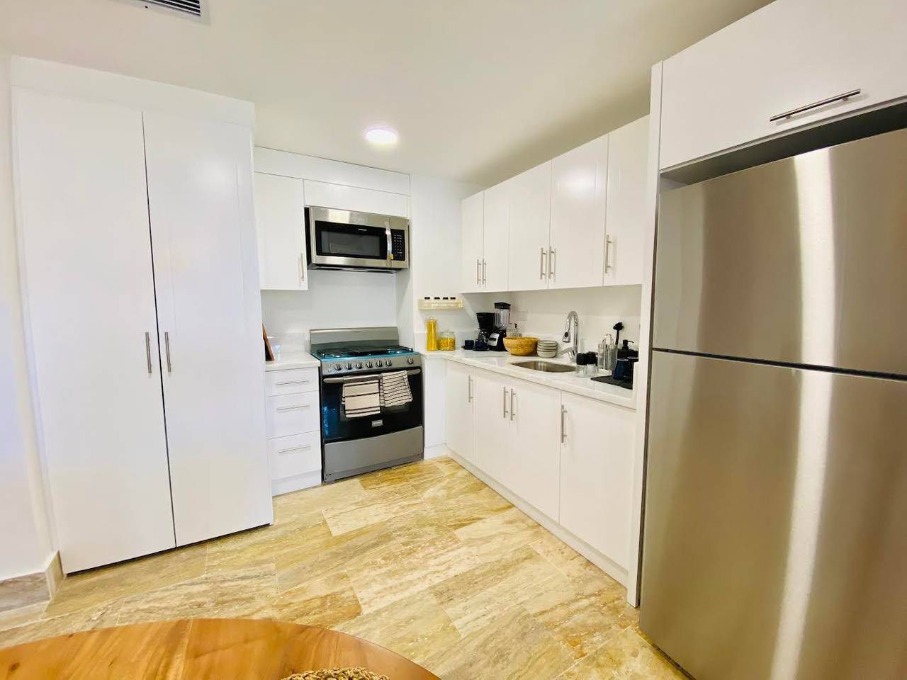 Nuevos Apartamentos de 2 Habitaciones de Venta en Torre frente al Campo de Golf de Playa Dorada!