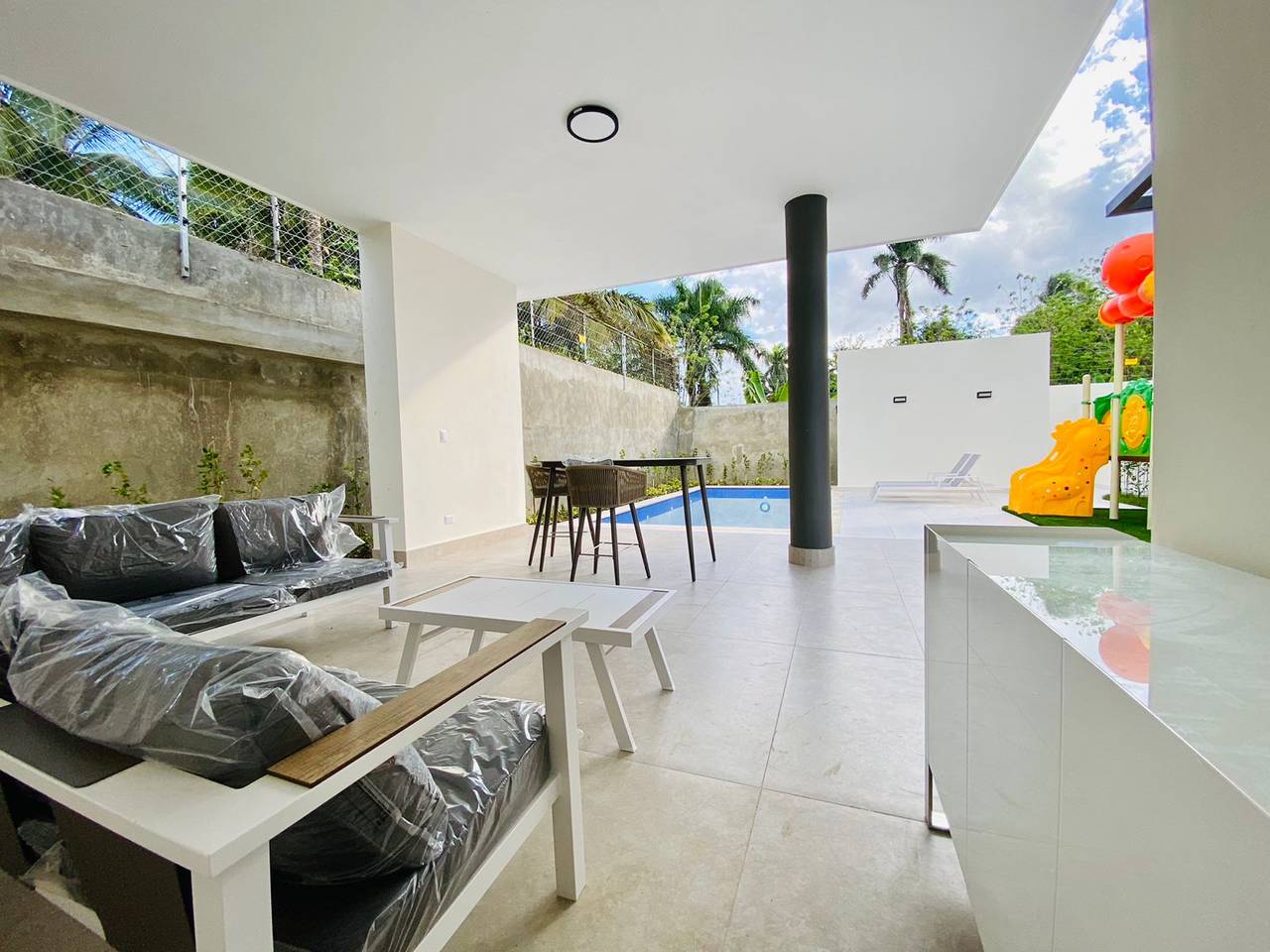Apartamentos Nuevos de 3 Habitaciones de Venta en Proyecto con Piscina  y Terraza Amueblada próximo a Los Laureles!