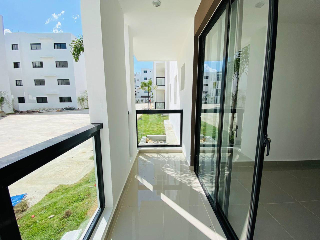 Apartamento en 3er Nivel con 3 Habitaciones, Piscina, Gazebo y Juegos Infantiles de Venta en los Llanos de Gurabo!
