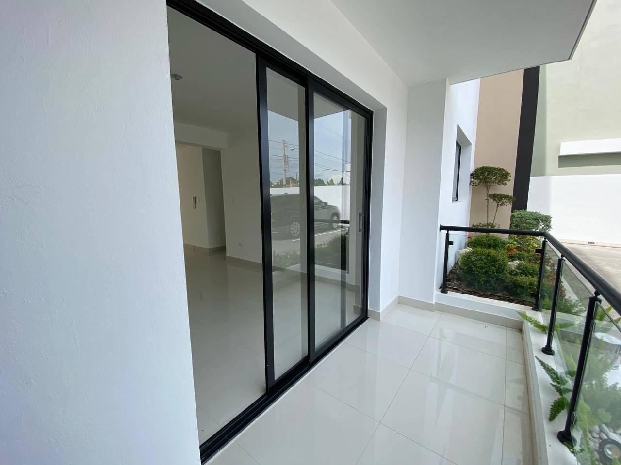 Amplios Apartamentos con 3 Habitaciones y 2 Parqueos Paralelos de Venta en Los Alamos!