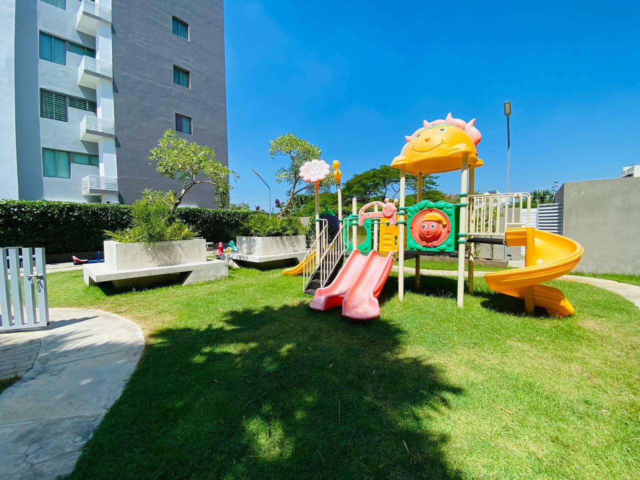 Apartamento Último Piso con 3 Habitaciones, Piscina, Gimnasio y Area Infantil de Venta en Jardines del Este!