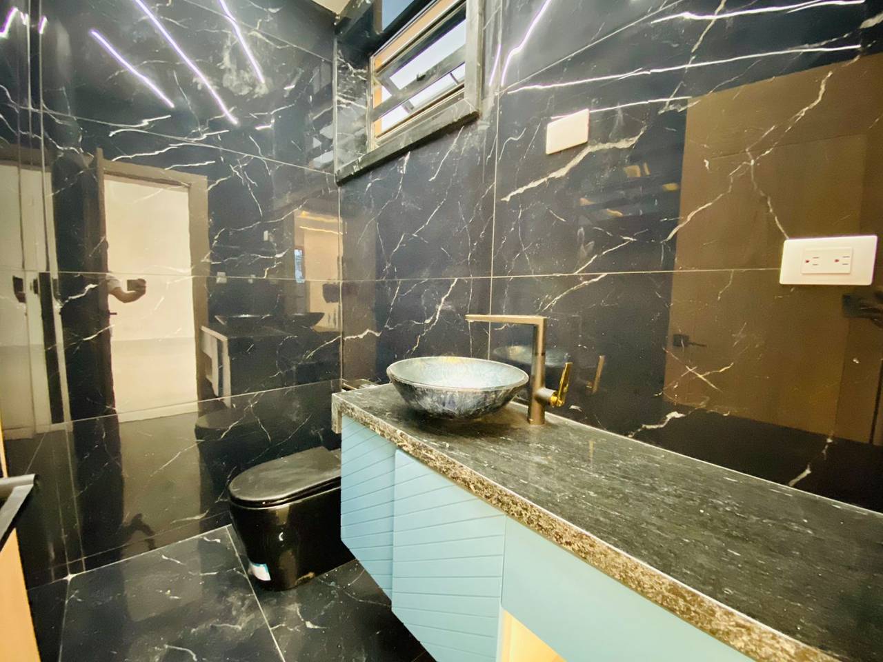 Moderna Casa con 4 Habitaciones y Patio con Terraza de Venta en Urbanización Privada de los Llanos de Gurabo!