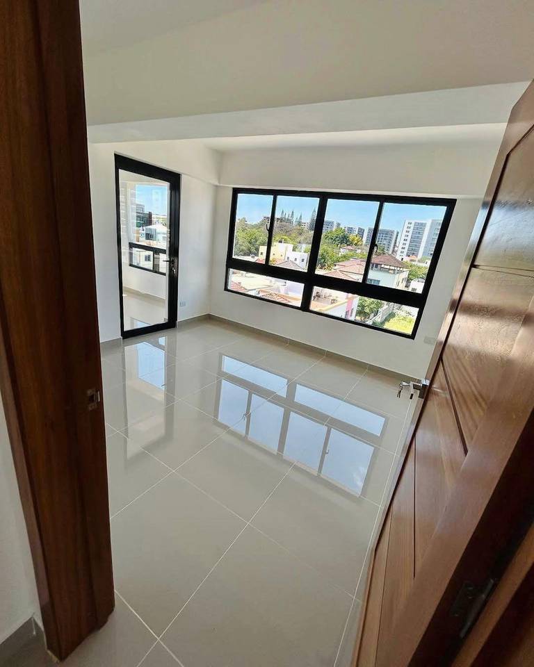 Penthouse a Estrenar con Terraza Privada, 3 Habitaciones y 2 Parqueos Techados de Venta en la Urb. Jardines del Sur, Av. Hispanoamericana!