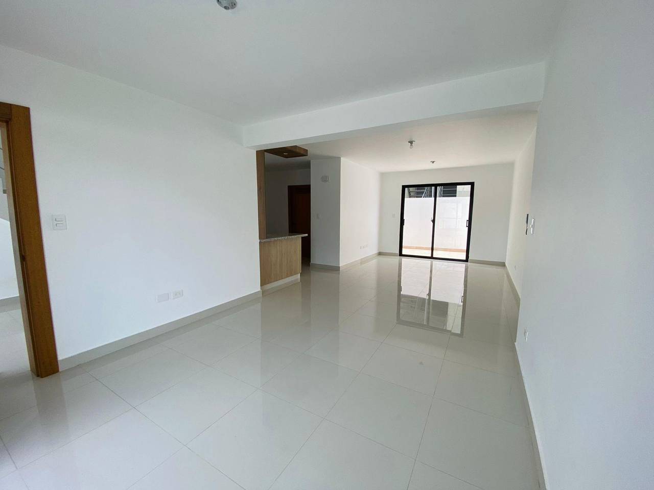 Amplios Apartamentos con 3 Habitaciones y 2 Parqueos Paralelos de Venta en Los Alamos!
