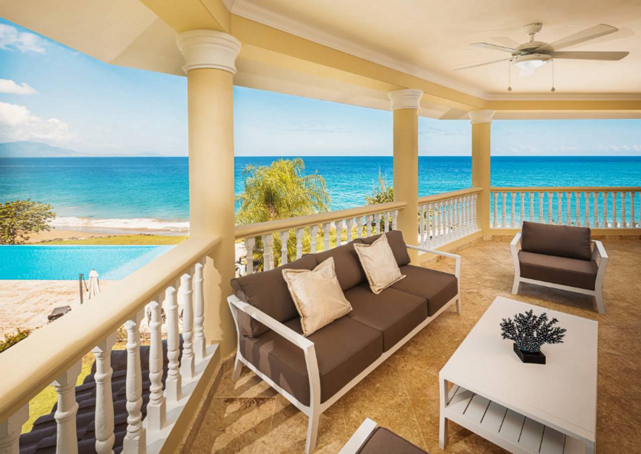 Exclusive Beachfront Penthouse with Private Jacuzzi and a Breathtaking Ocean View for Sale in Sosua!