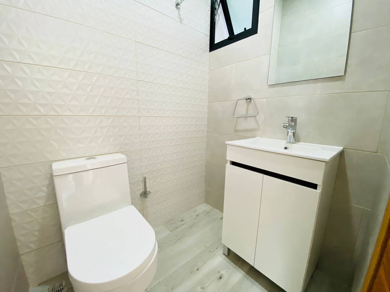 Penthouse con 4 Habitaciones, 2 Parqueos y Terraza Privada de Venta en Villa María!