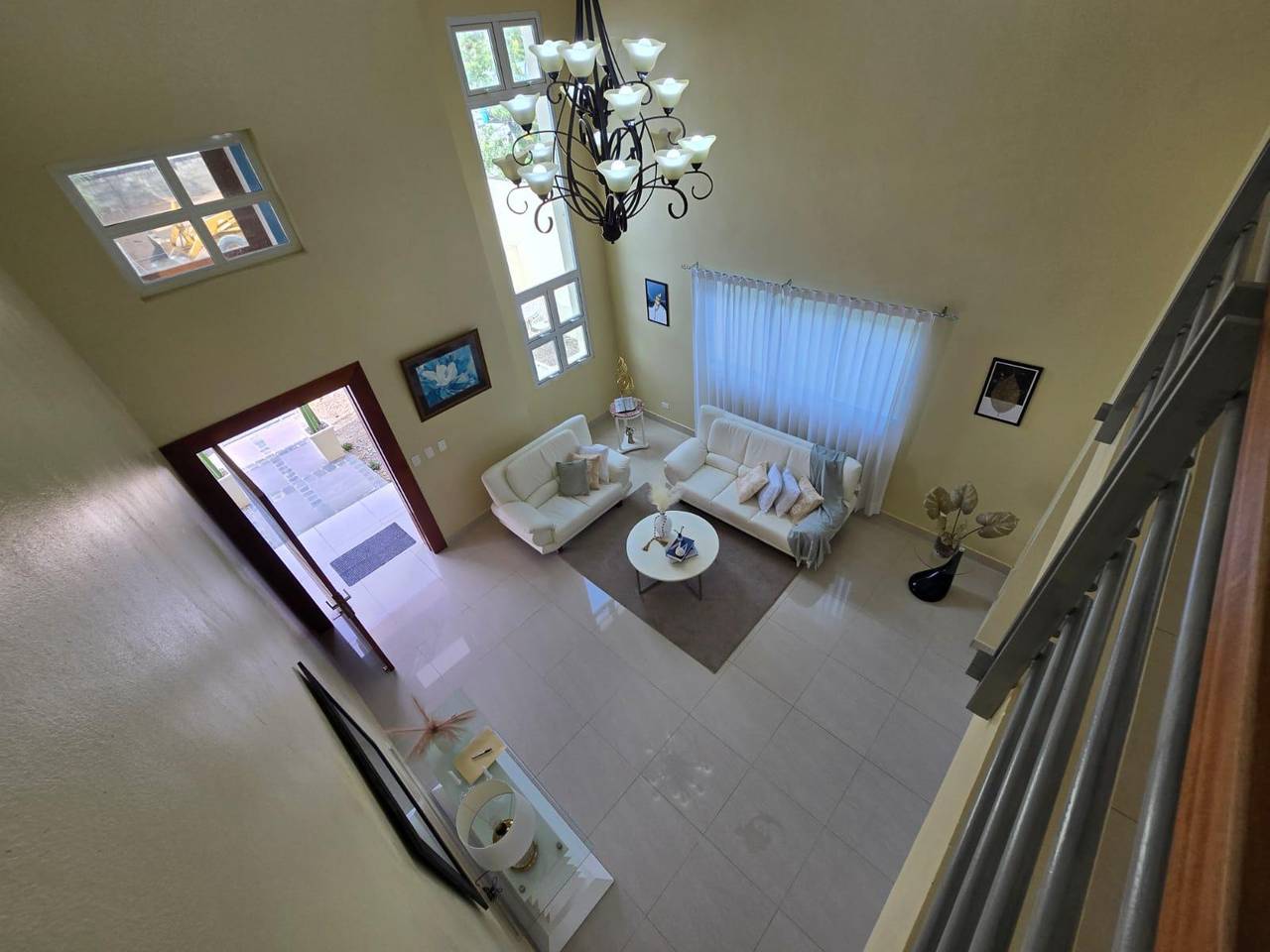 Hermosa casa en Venta con Amplios Espacios y Techos Altos. Pontezuela, Santiago