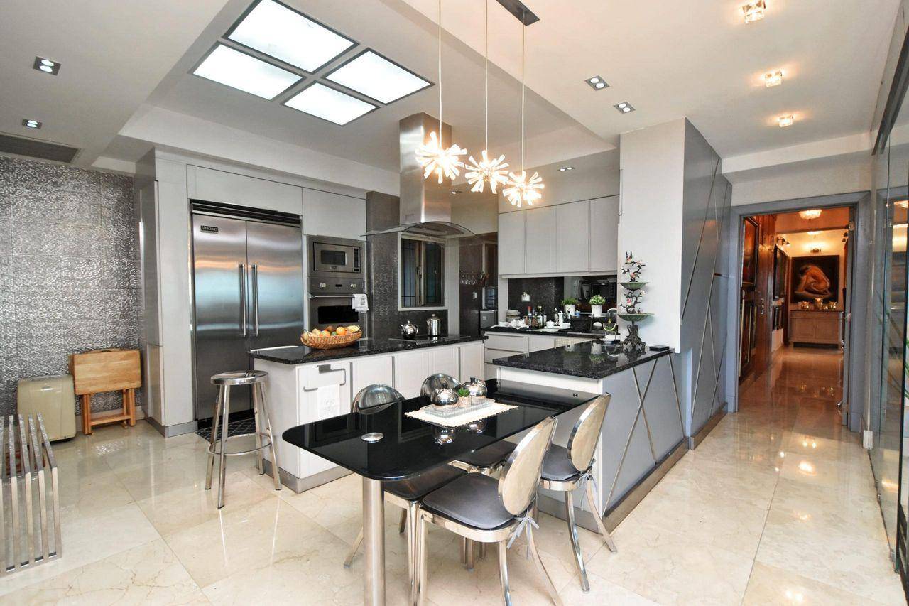 Joya de Apartamento en 13vo Nivel con Vista al Mar, 3 Habitaciones y 3 Parqueos Soterrados de Venta en Los Cacicazgos!
