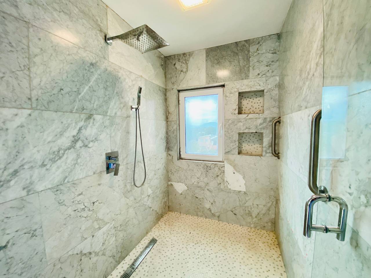 Penthouse de 4 Habitaciones con la Mejor Vista a la Bahía de Sosúa Disponible para Venta!