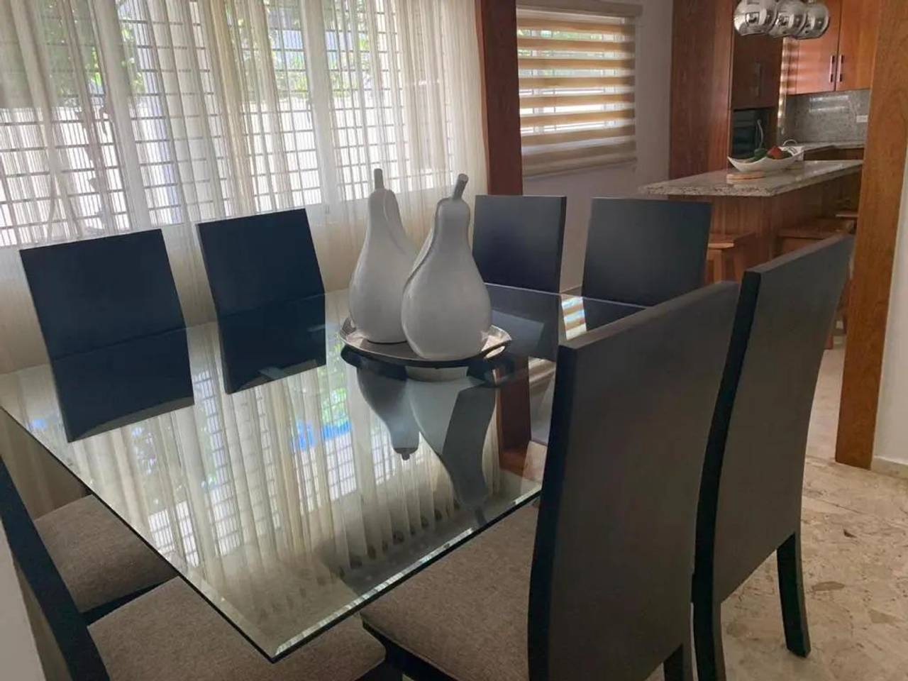 Grandiosa Casa de 4 Habitaciones con Amplio Patio y Terraza de Venta frente a las Quintas de Pontezuela!