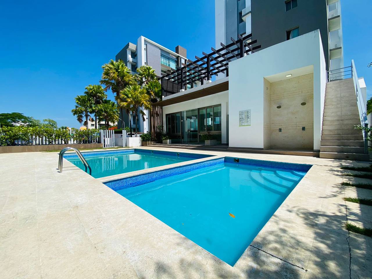Apartamento Último Piso con 3 Habitaciones, Piscina, Gimnasio y Area Infantil de Venta en Jardines del Este!