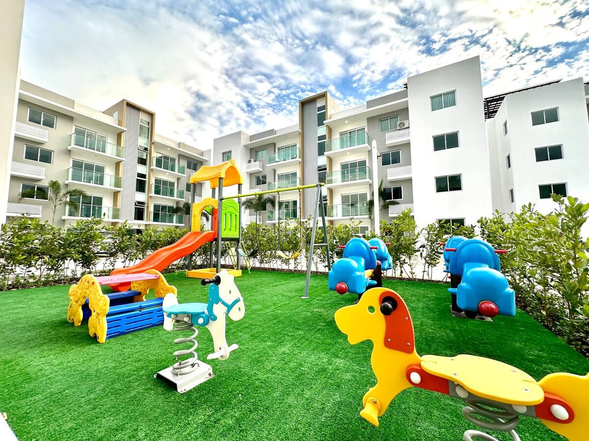 Delicados Apartamentos de 3 Habitaciones y 2 Parqueos de Venta en Proyecto con Piscina y Terraza próximo a Los Laureles!