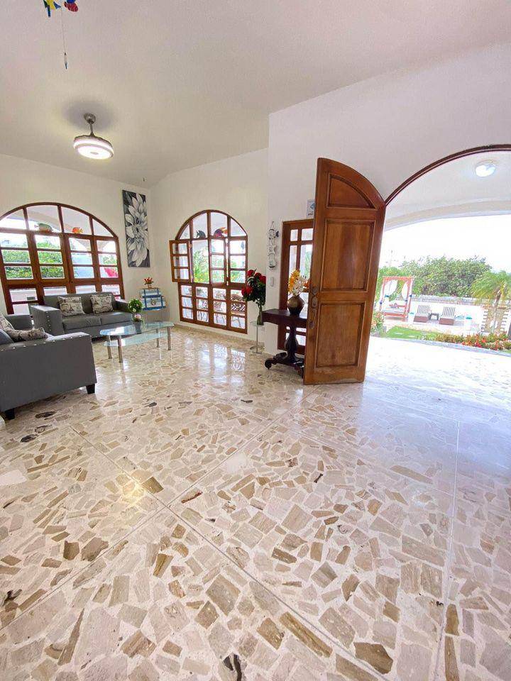 Encantadora Villa de Playa en Venta, en Costambar, Puerto Plata