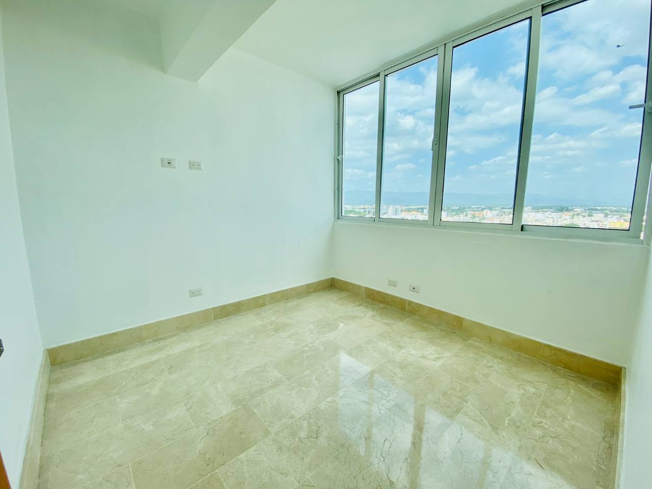 Penthouse de 4 Habitaciones con Terraza Privada, Piscina y 3 Parqueos de Venta en Rincón Largo!