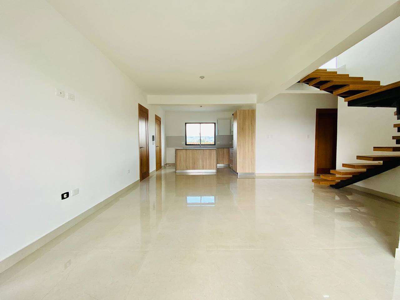 Penthouse con 4 Habitaciones, 2 Parqueos y Terraza Privada de Venta en Villa María!