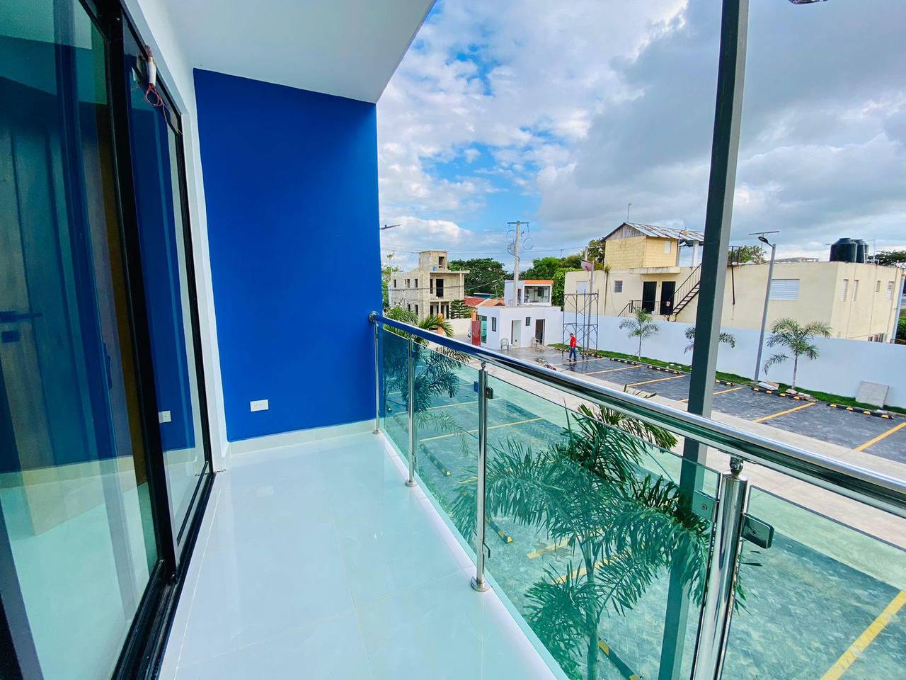 Apartamentos Nuevos con 3 Habitaciones y 2 Parqueos de Venta en la Entrada de Santiago y Próximo al HOMS!