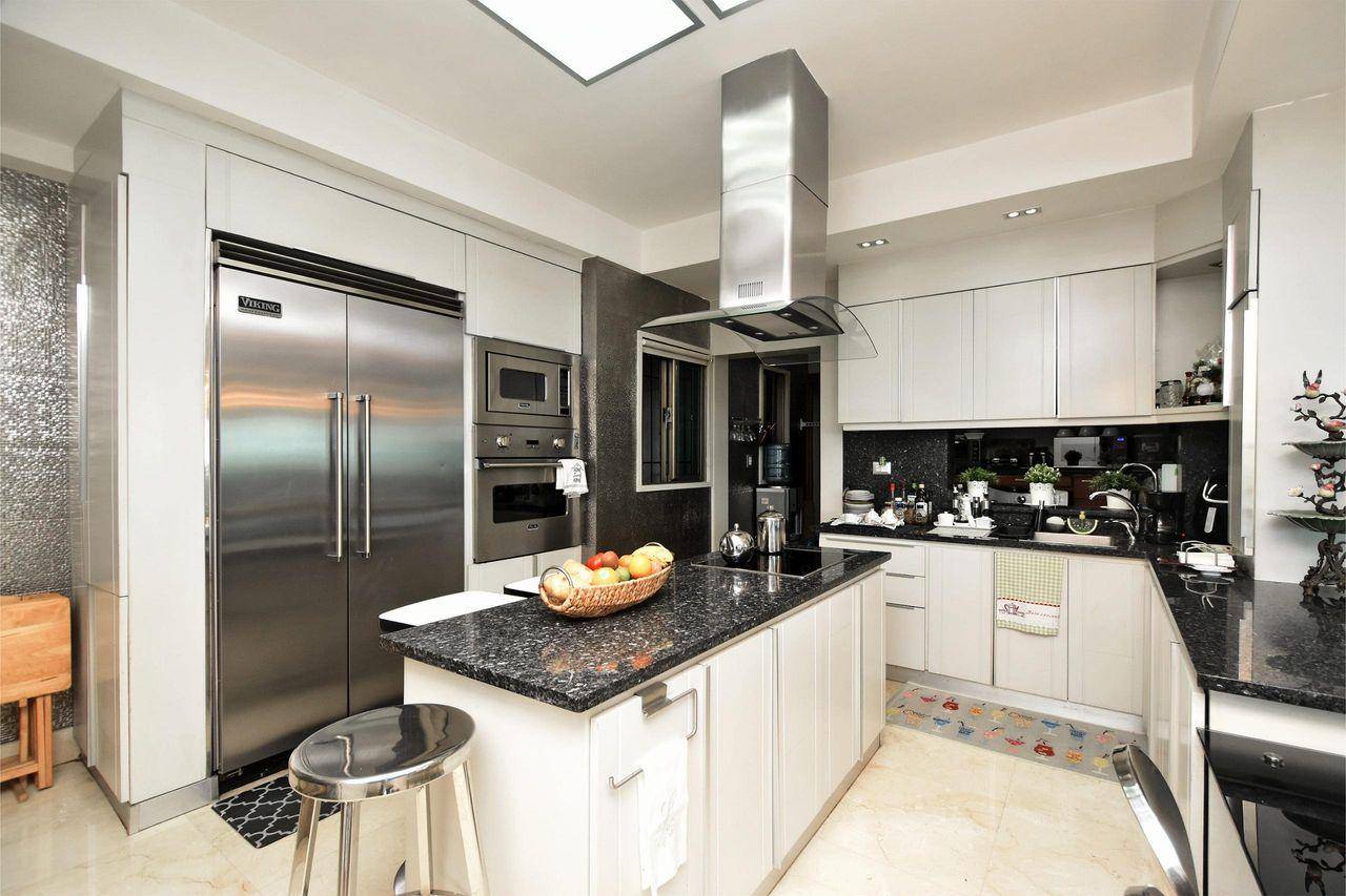 Joya de Apartamento en 13vo Nivel con Vista al Mar, 3 Habitaciones y 3 Parqueos Soterrados de Venta en Los Cacicazgos!