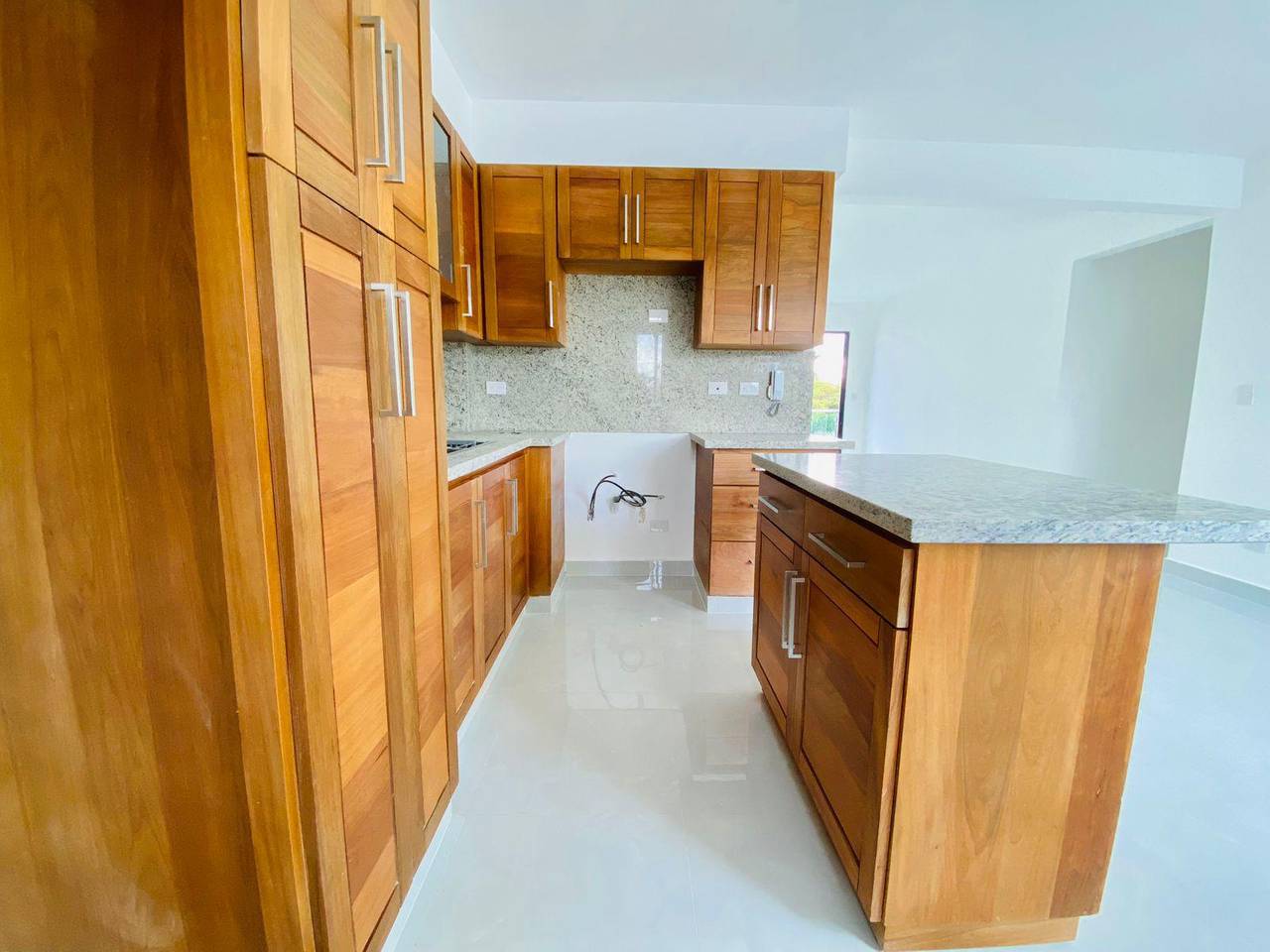 Apartamentos Nuevos con 3 Habitaciones y 2 Parqueos de Venta en la Entrada de Santiago y Próximo al HOMS!