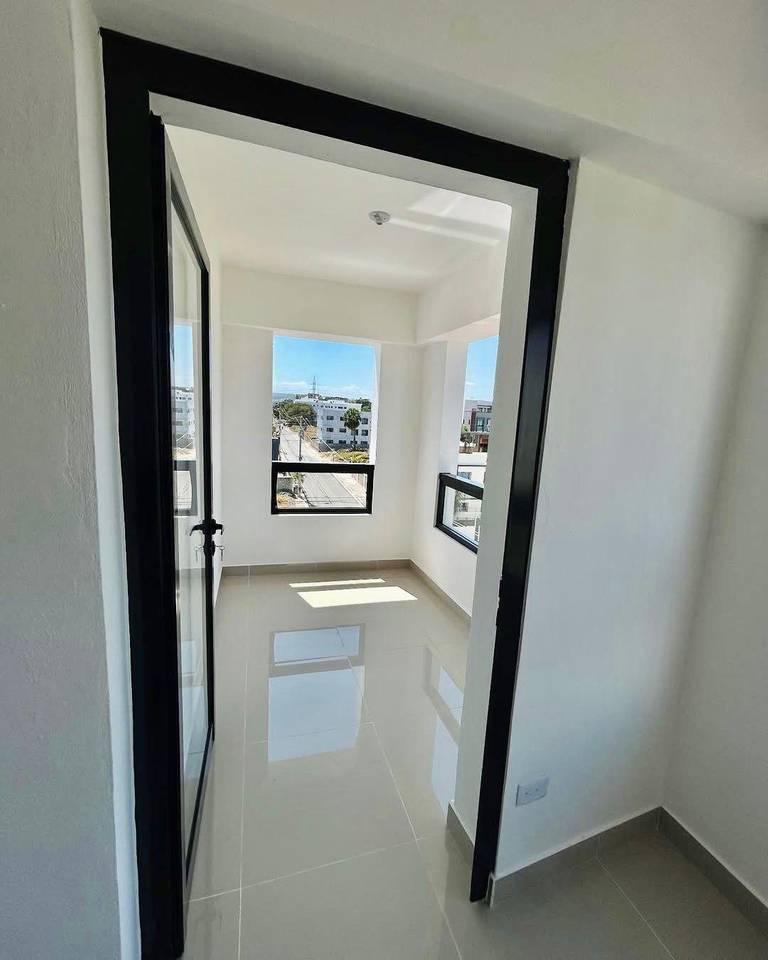 Penthouse a Estrenar con Terraza Privada, 3 Habitaciones y 2 Parqueos Techados de Venta en la Urb. Jardines del Sur, Av. Hispanoamericana!
