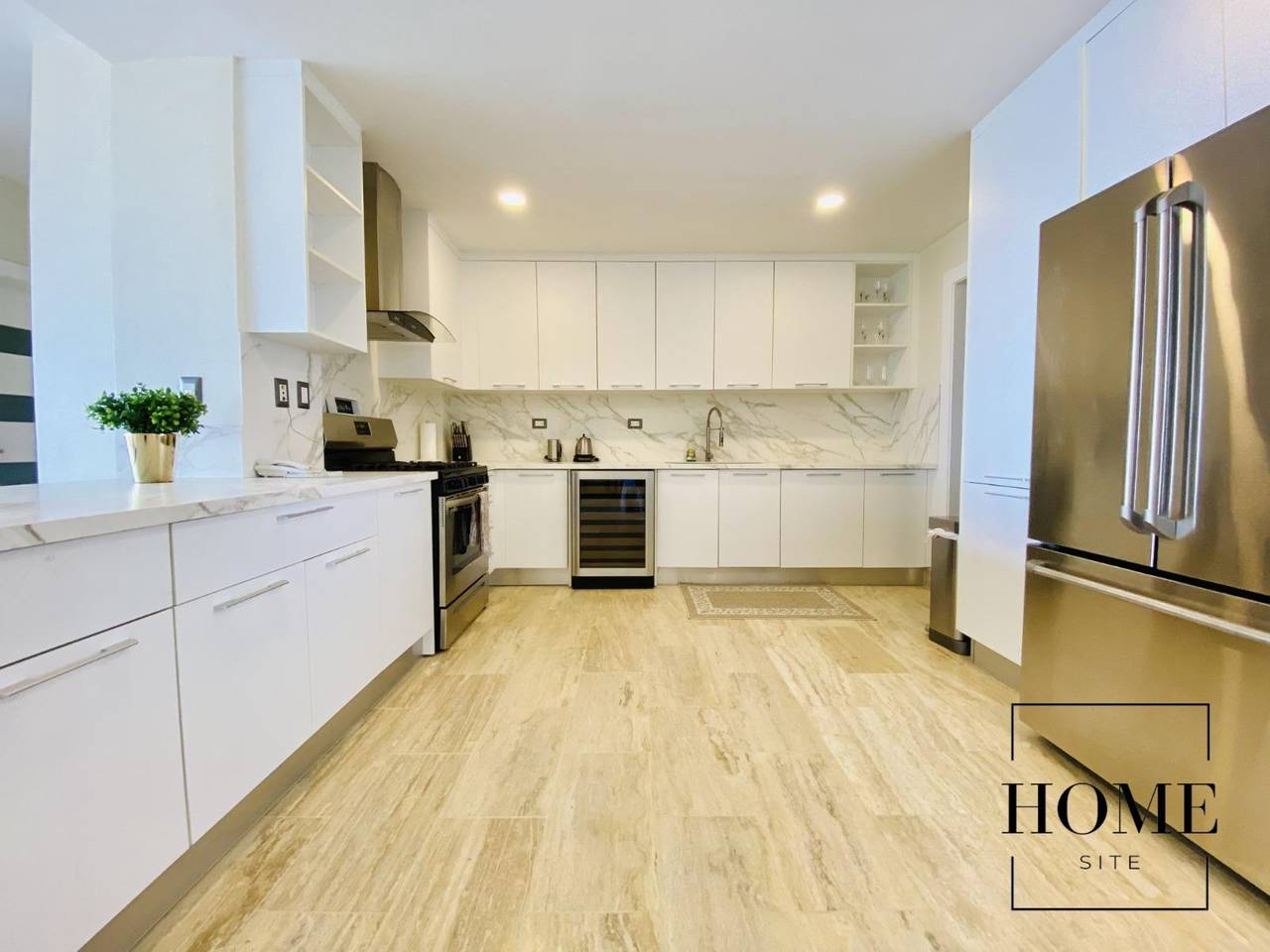 Lujoso y Exclusivo Penthouse Frente al Mar con 4 Habitaciones y Terraza Privada de Venta en lo Mejor de Playa Dorada!