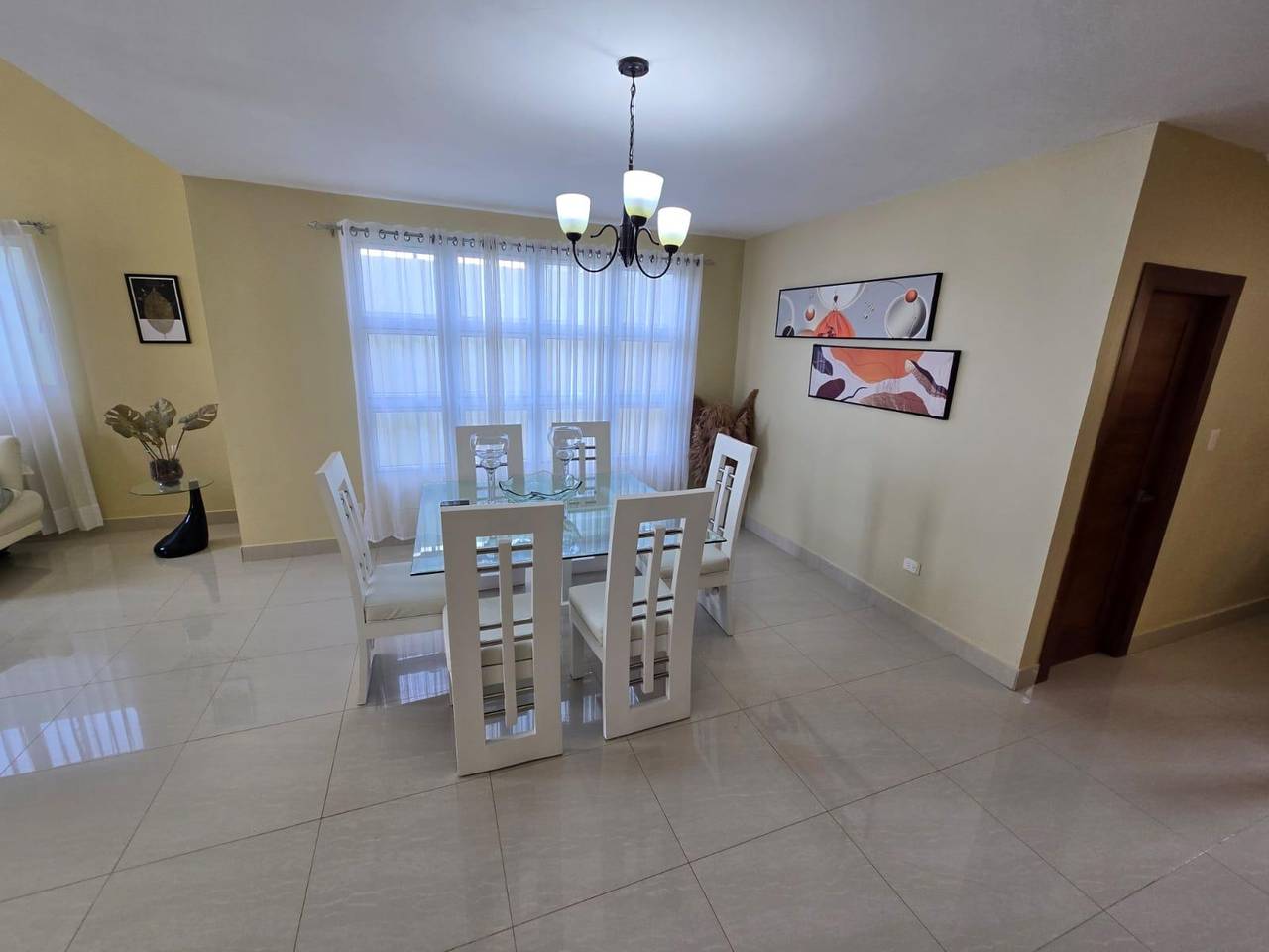 Hermosa casa en Venta con Amplios Espacios y Techos Altos. Pontezuela, Santiago