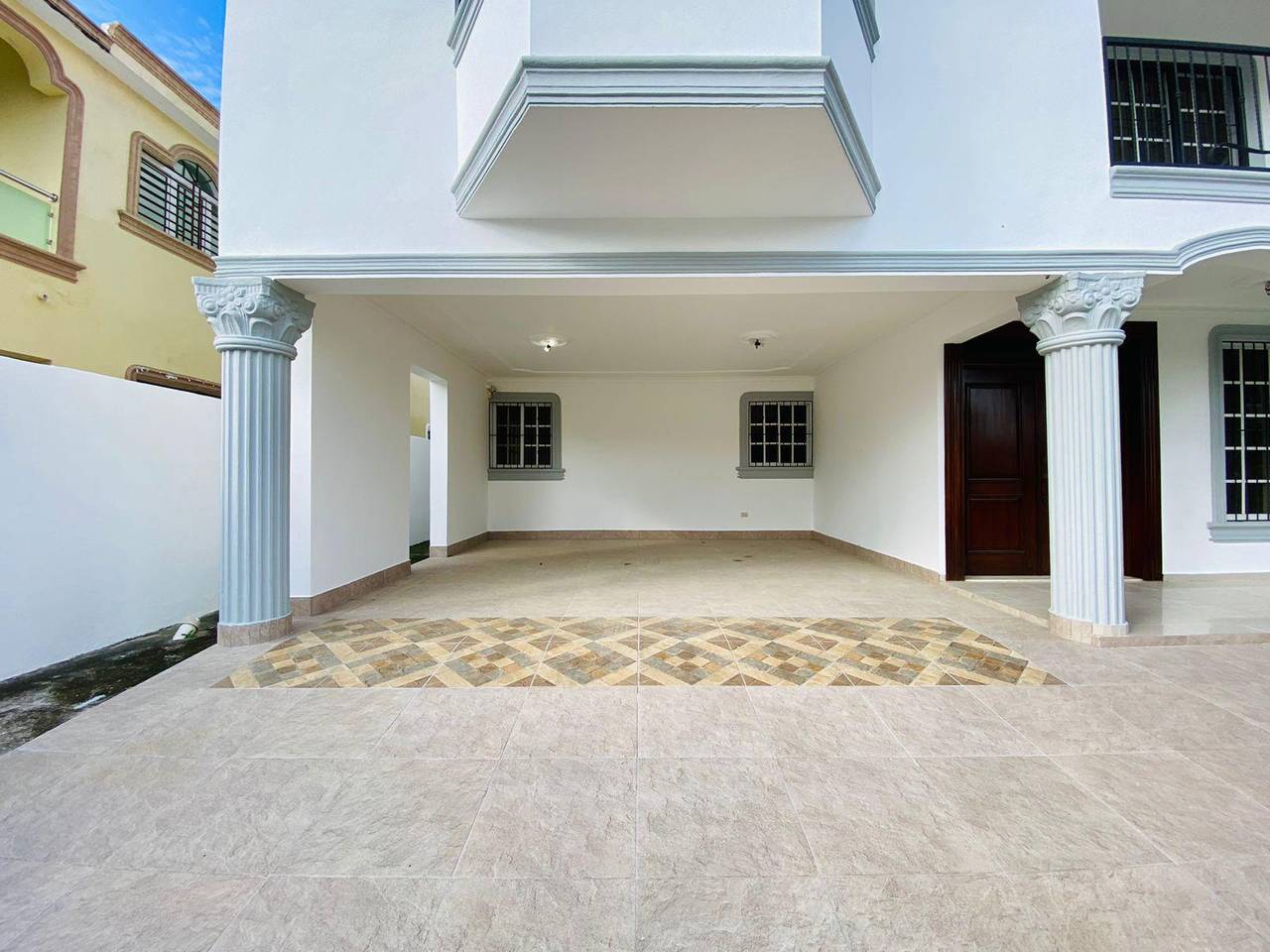 Fantástica Casa Atemporal de 3 Habitaciones y Terraza de Venta en Villa María!