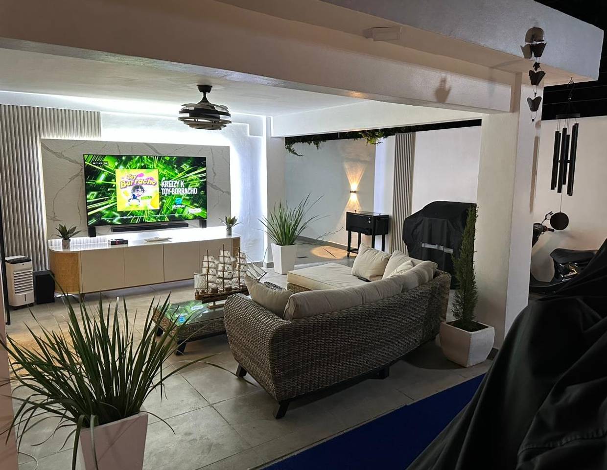 Céntrica y Moderna Casa de 4 Habitaciones con Estar Familiar tipo Terraza de Venta en el Dorado I!