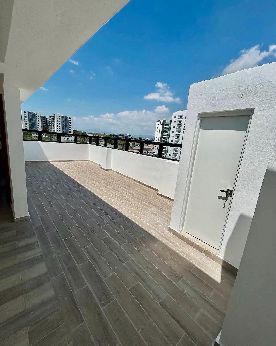 Penthouse a Estrenar con Terraza Privada, 3 Habitaciones y 2 Parqueos Techados de Venta en la Urb. Jardines del Sur, Av. Hispanoamericana!
