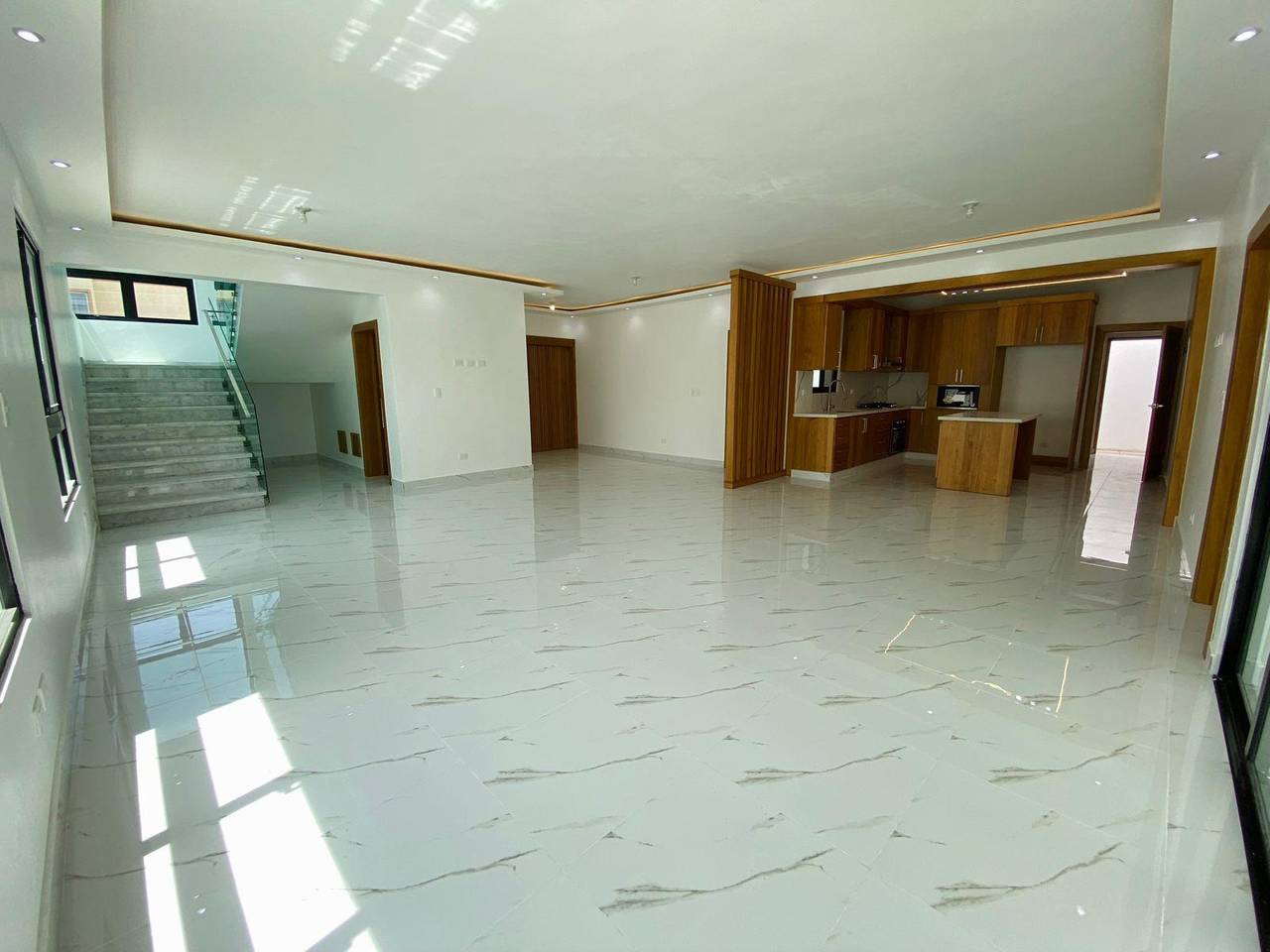 Moderna Casa con Habitación en Planta Baja y 2 Cocinas con Línea Blanca Incluida de Venta en Villa María!