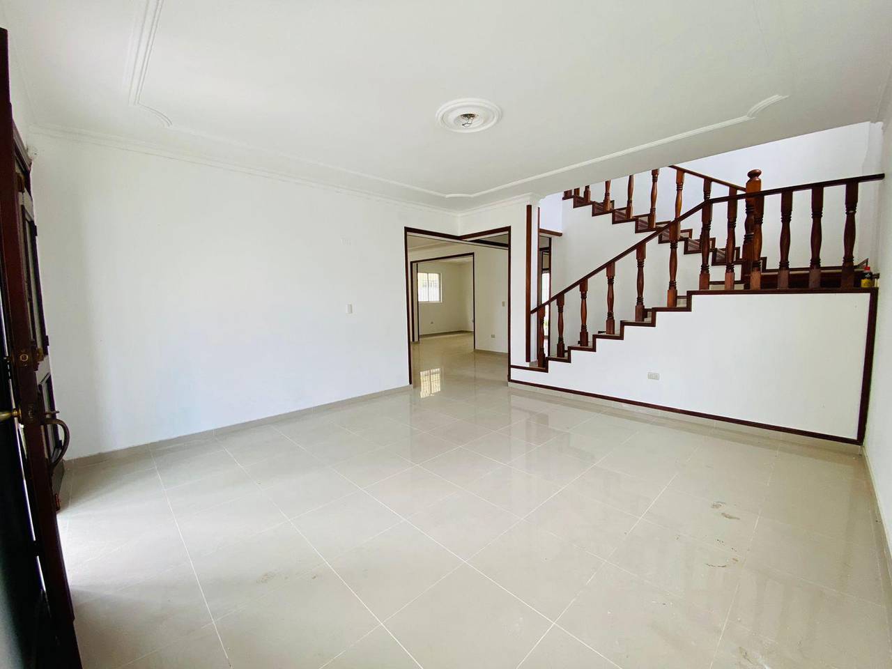Fantástica Casa Atemporal de 3 Habitaciones y Terraza de Venta en Villa María!