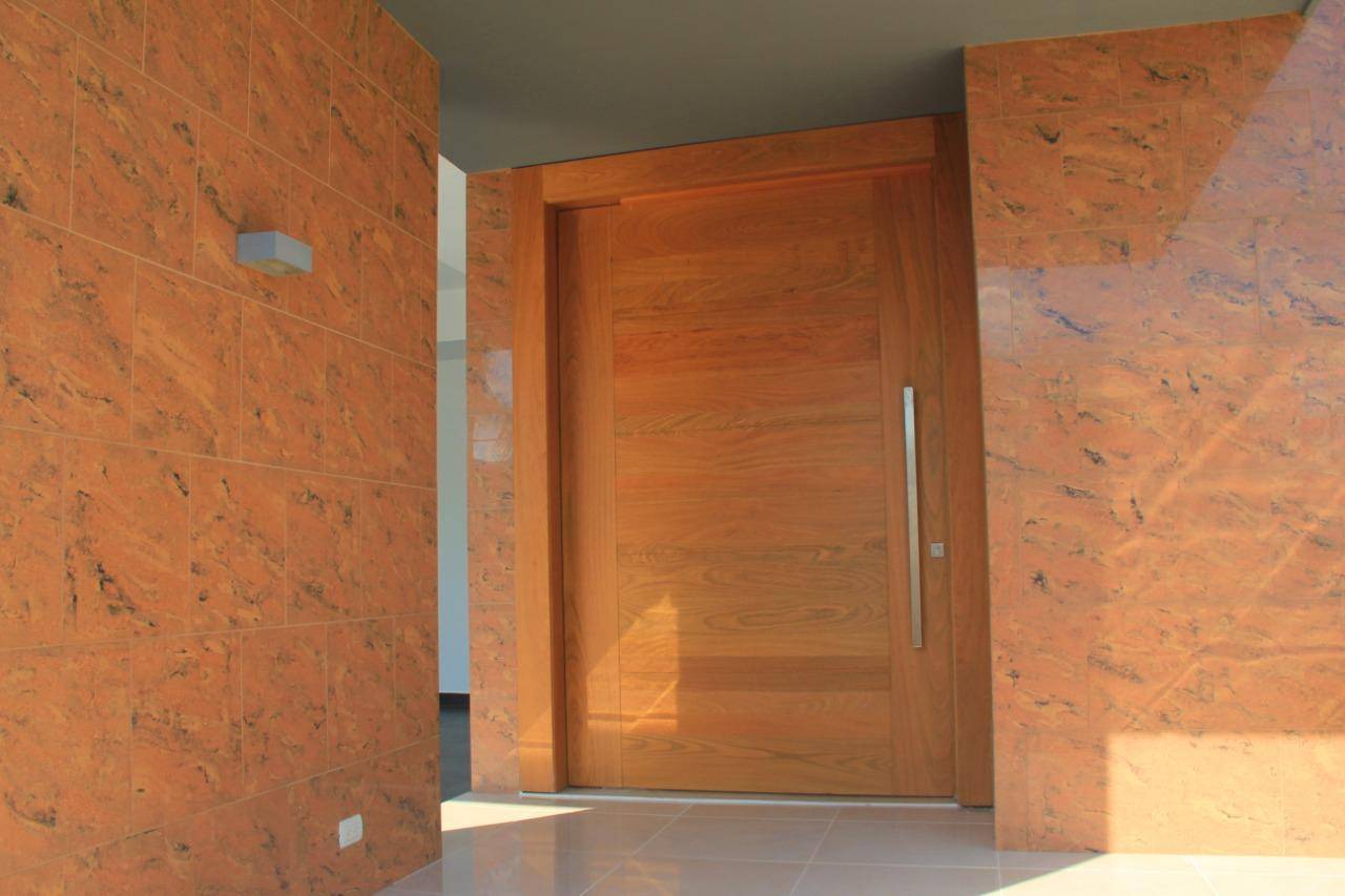 Majestuosa Casa de Lujo con 4 Habitaciones y Piscina de Venta en Residencial Cerrado de los Llanos de Gurabo!