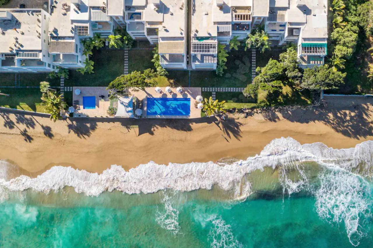 Apartamento de 3 Habitaciones con Vista al Mar de Venta frente a Playa Semi-Privada de Sosúa!